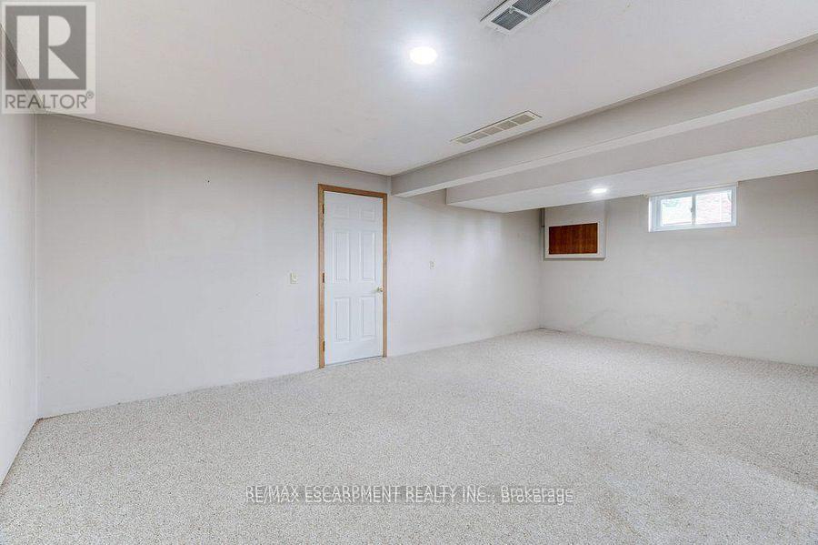 595 Green Mountain Road E, Hamilton, ON - Indoor Photo Showing Basement