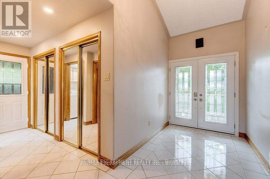 595 Green Mountain Road E, Hamilton, ON - Indoor Photo Showing Other Room