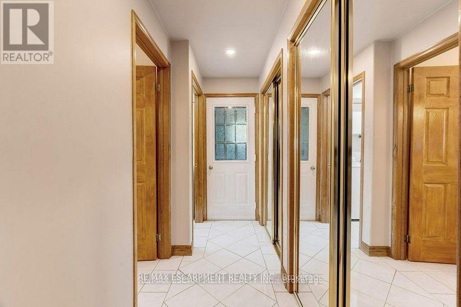 595 Green Mountain Road E, Hamilton, ON - Indoor Photo Showing Other Room