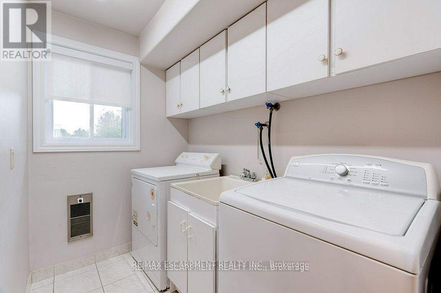 595 Green Mountain Road E, Hamilton, ON - Indoor Photo Showing Laundry Room