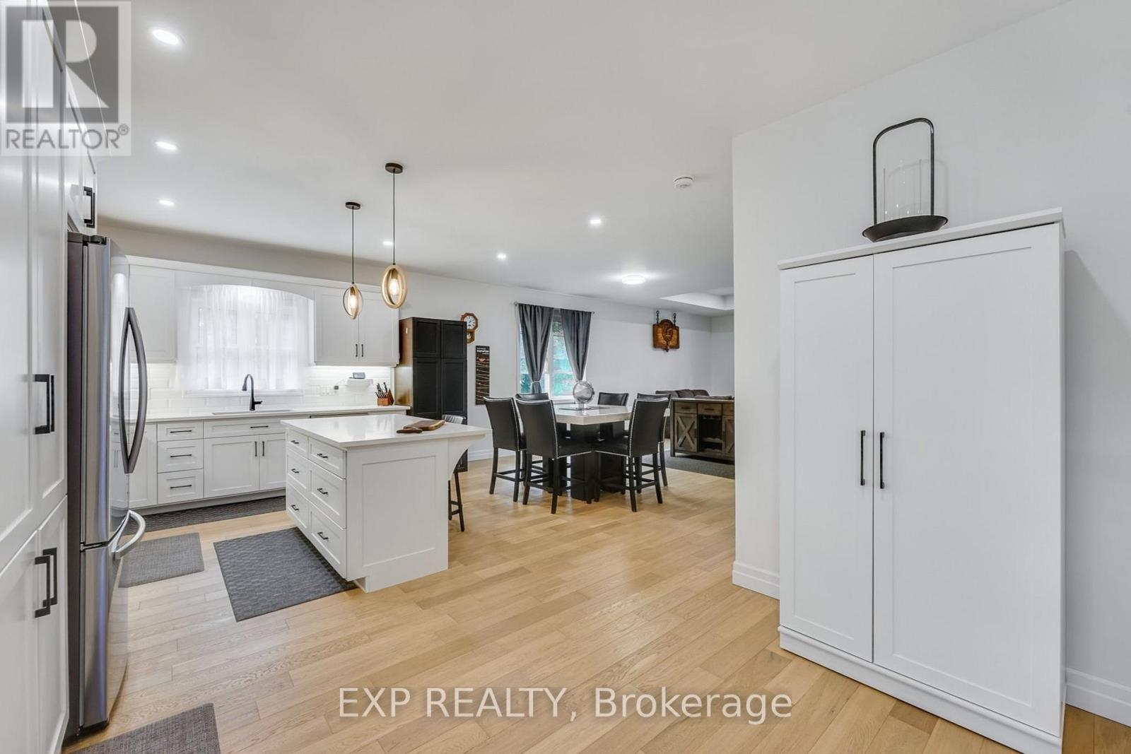 1105 Marietta Street, Howick, ON - Indoor