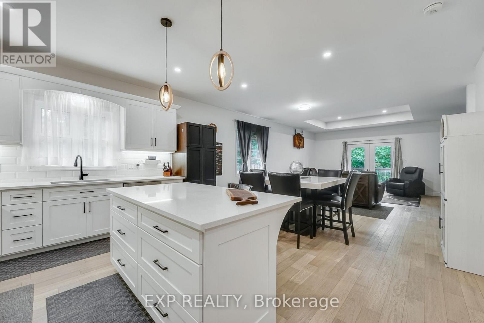 1105 Marietta Street, Howick, ON - Indoor Photo Showing Other Room