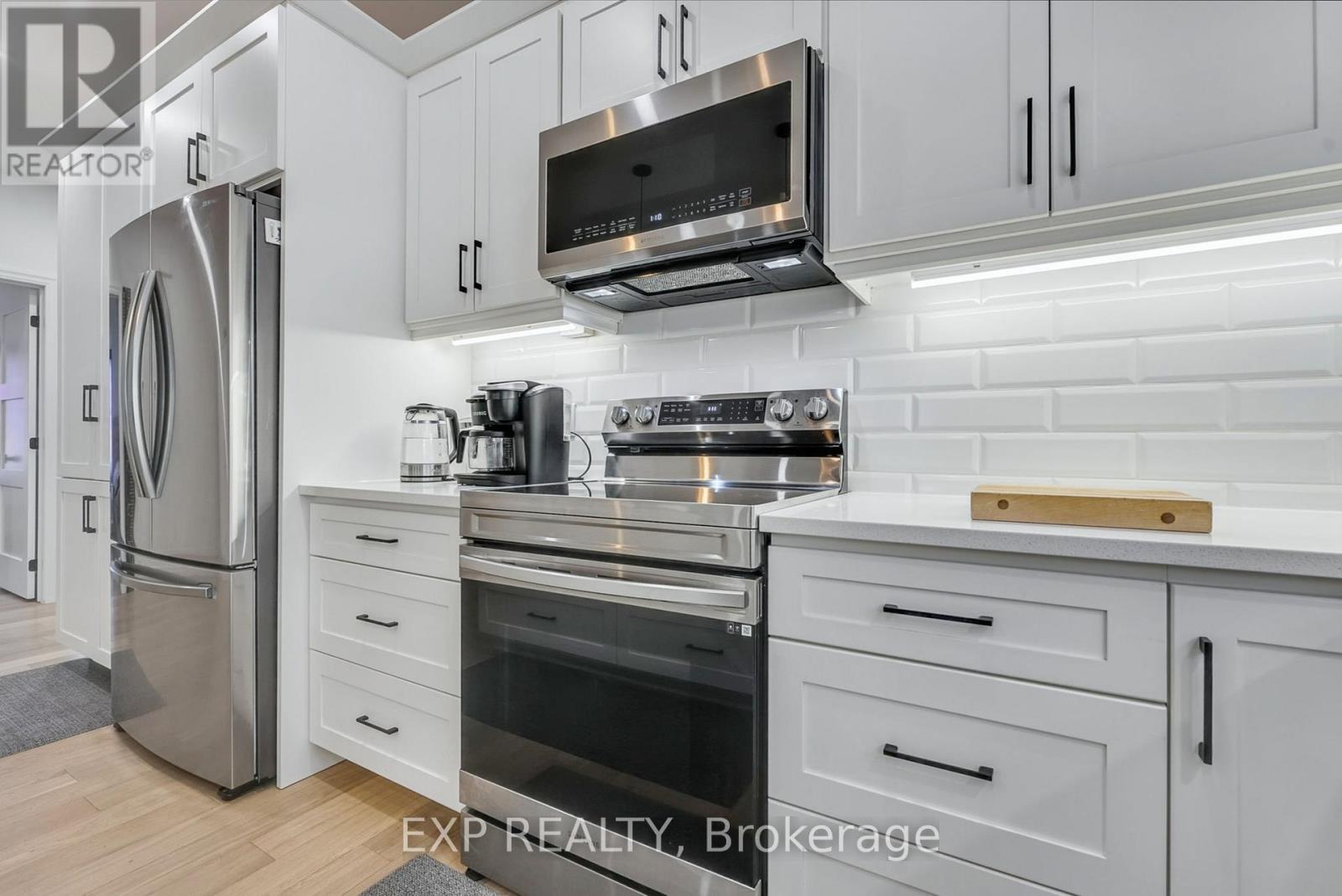 1105 Marietta Street, Howick, ON - Indoor Photo Showing Kitchen