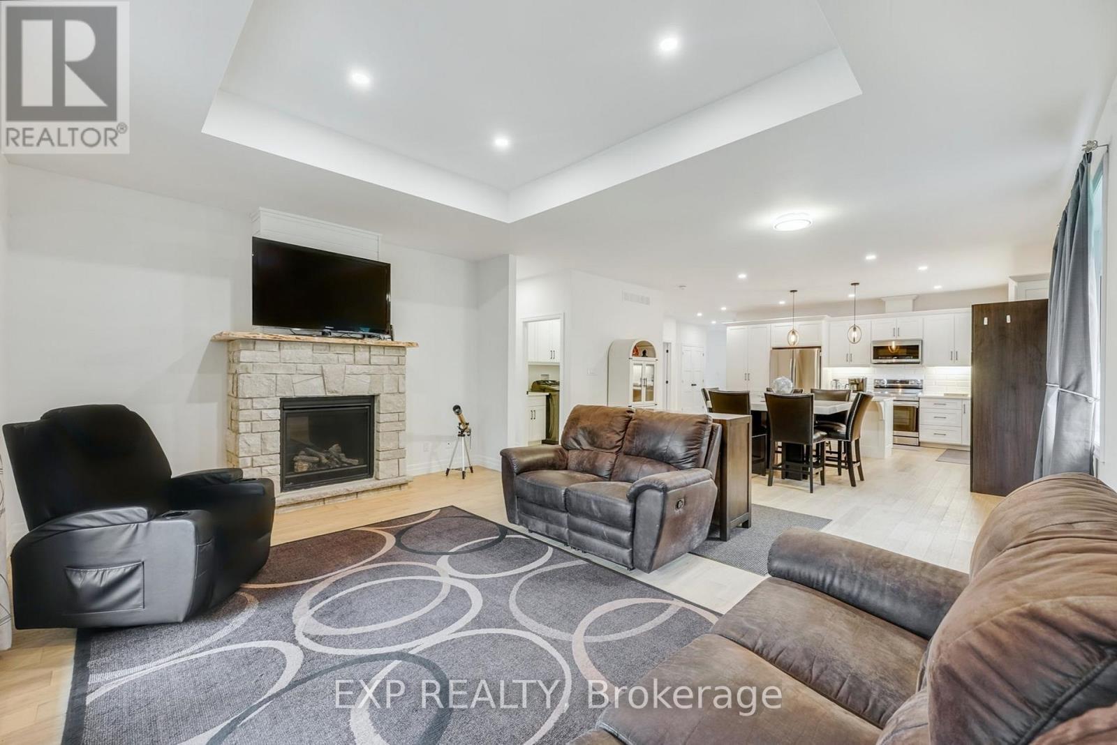 1105 Marietta Street, Howick, ON - Indoor Photo Showing Living Room With Fireplace