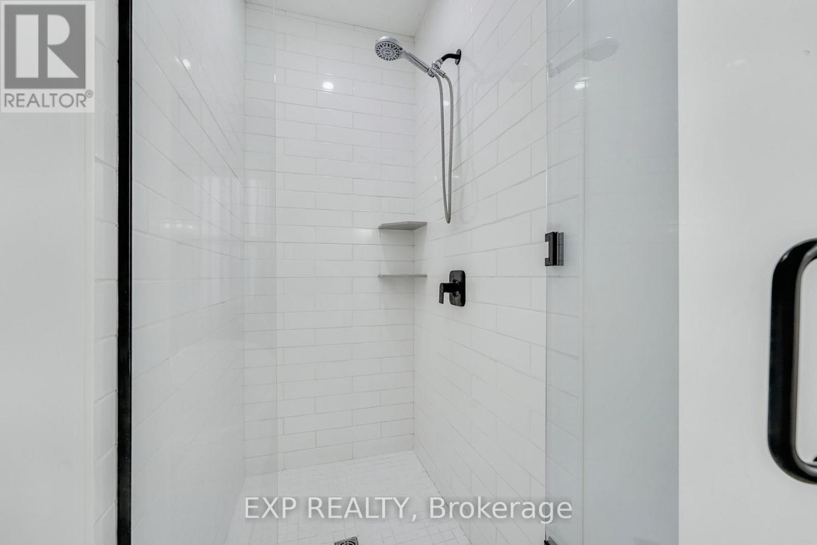 1105 Marietta Street, Howick, ON - Indoor Photo Showing Bathroom