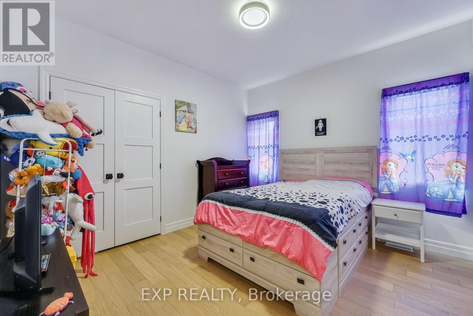 1105 Marietta Street, Howick, ON - Indoor Photo Showing Bedroom