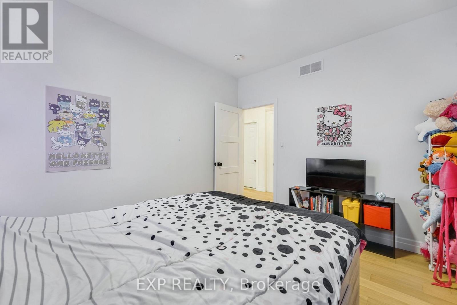1105 Marietta Street, Howick, ON - Indoor Photo Showing Bedroom