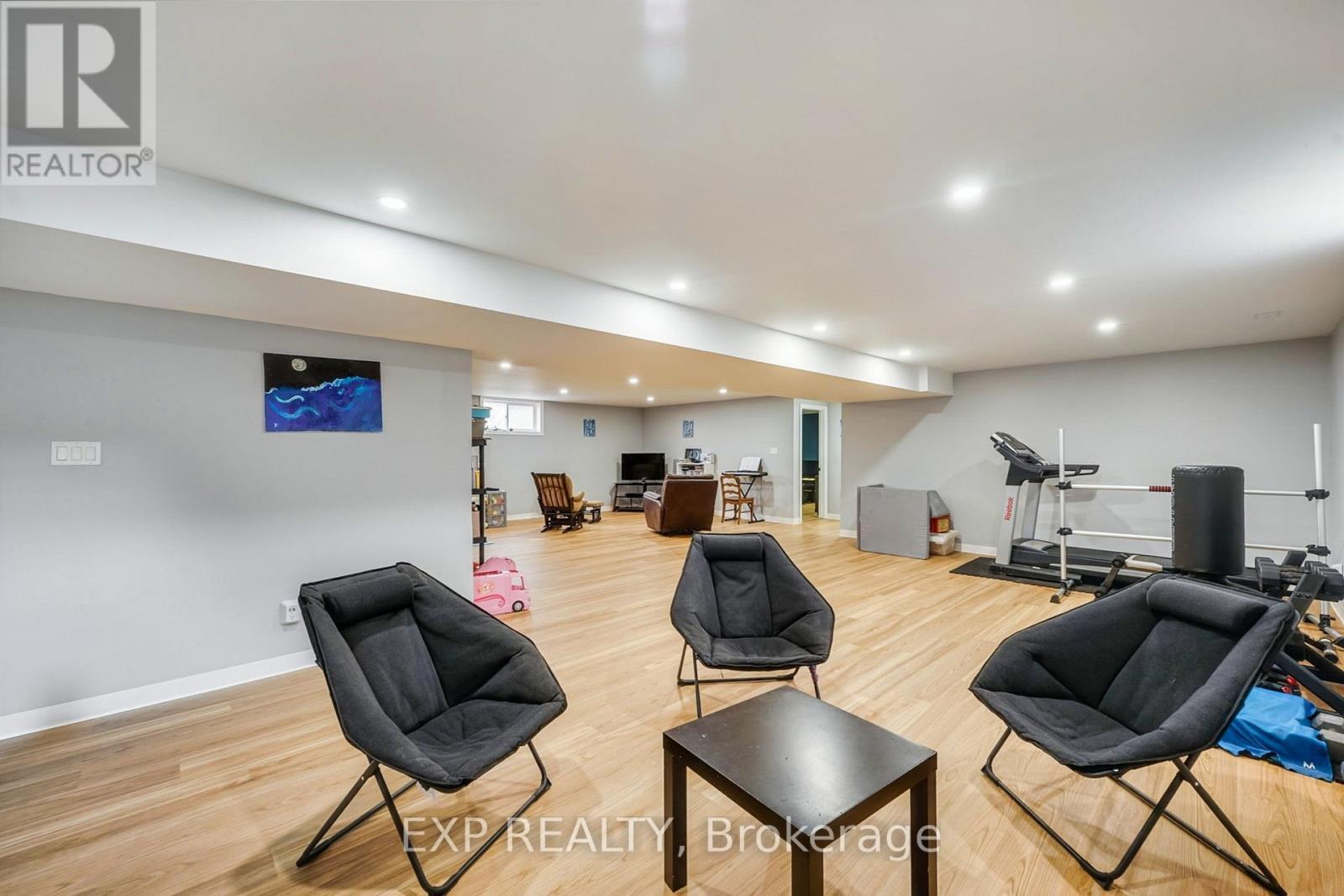 1105 Marietta Street, Howick, ON - Indoor