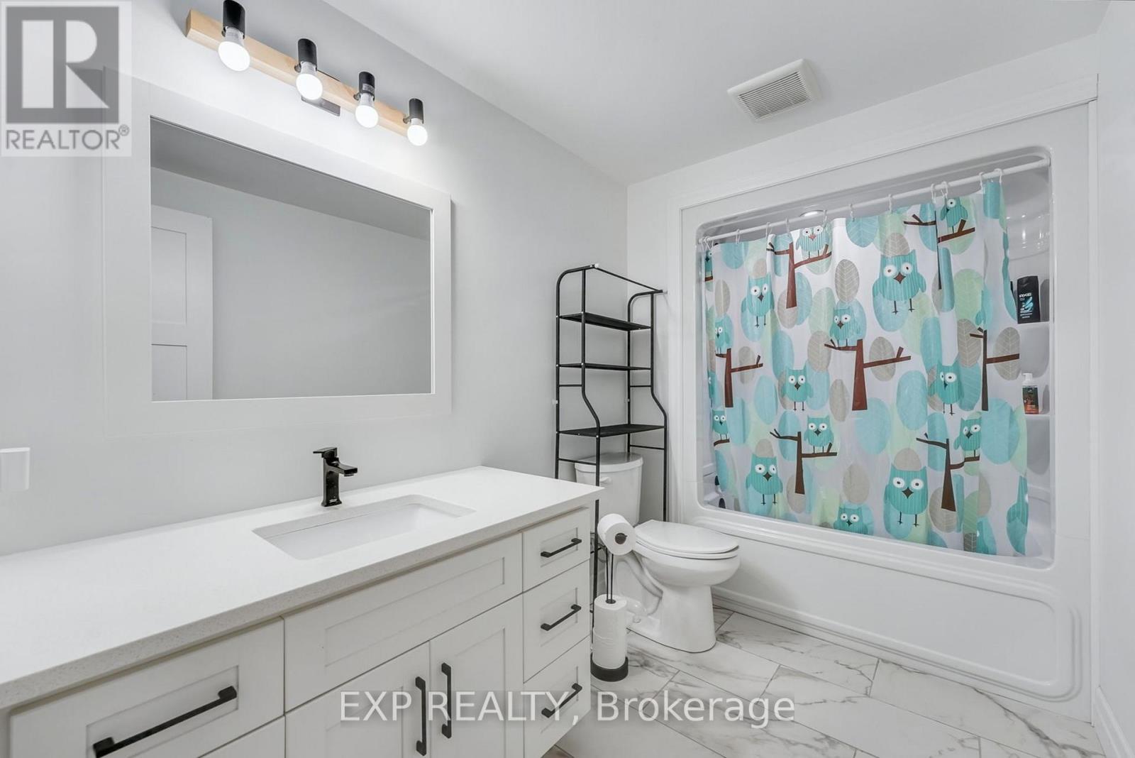 1105 Marietta Street, Howick, ON - Indoor Photo Showing Bathroom