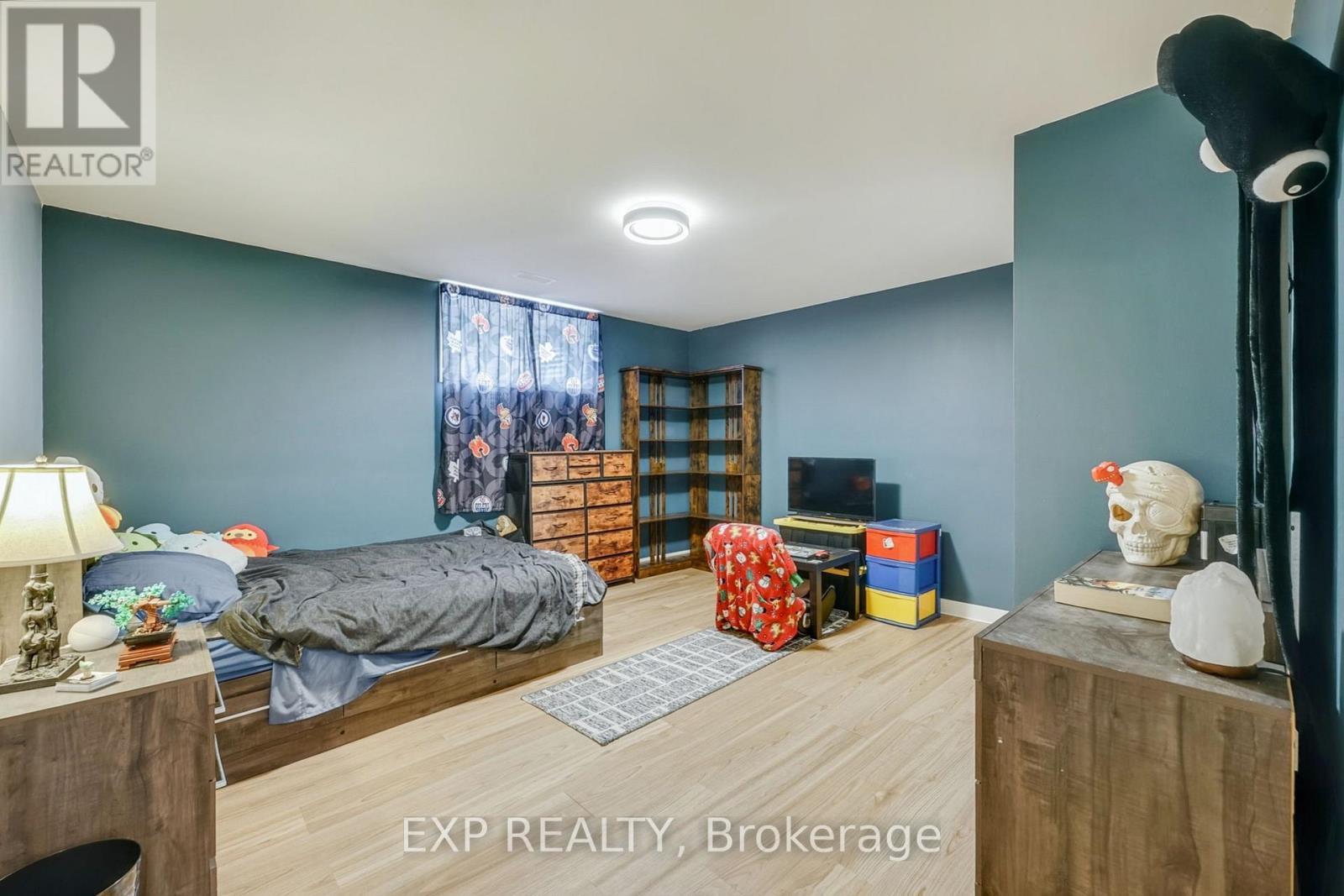 1105 Marietta Street, Howick, ON - Indoor Photo Showing Bedroom