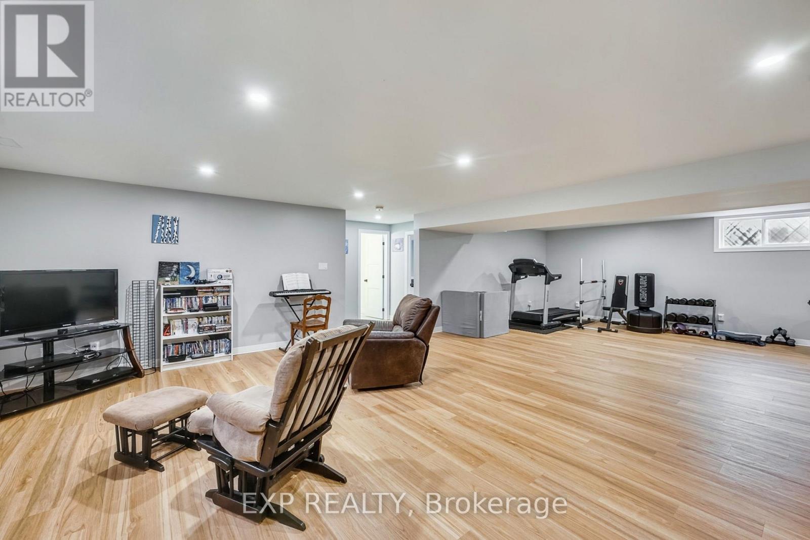 1105 Marietta Street, Howick, ON - Indoor