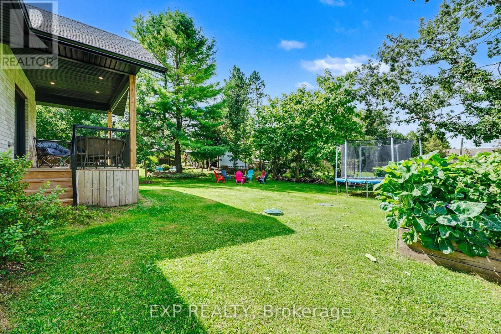 1105 Marietta Street, Howick, ON - Outdoor With Backyard