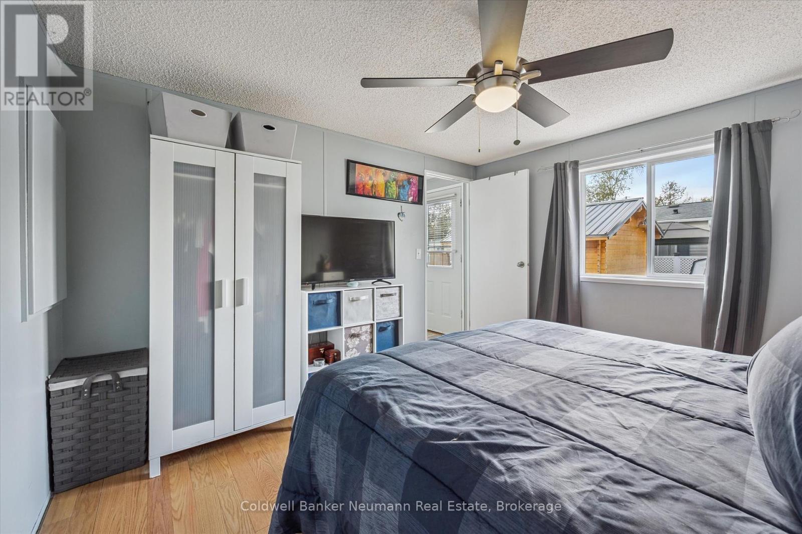 5 Walnut Way, Puslinch, ON - Indoor Photo Showing Bedroom