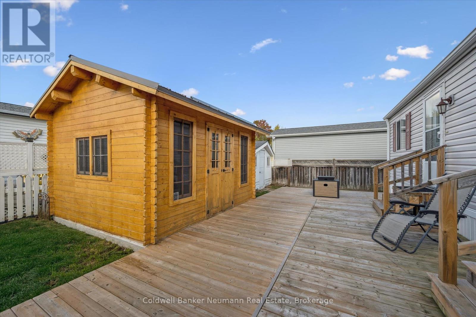 5 Walnut Way, Puslinch, ON - Outdoor With Deck Patio Veranda With Exterior