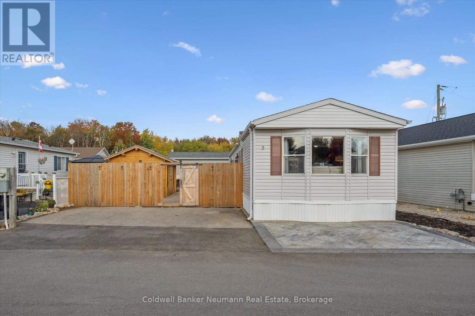 5 Walnut Way, Puslinch, ON - Outdoor