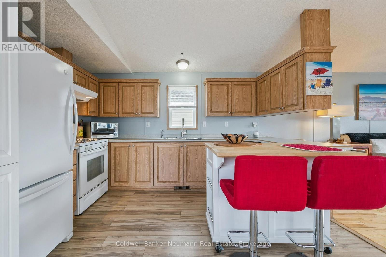 5 Walnut Way, Puslinch, ON - Indoor Photo Showing Kitchen
