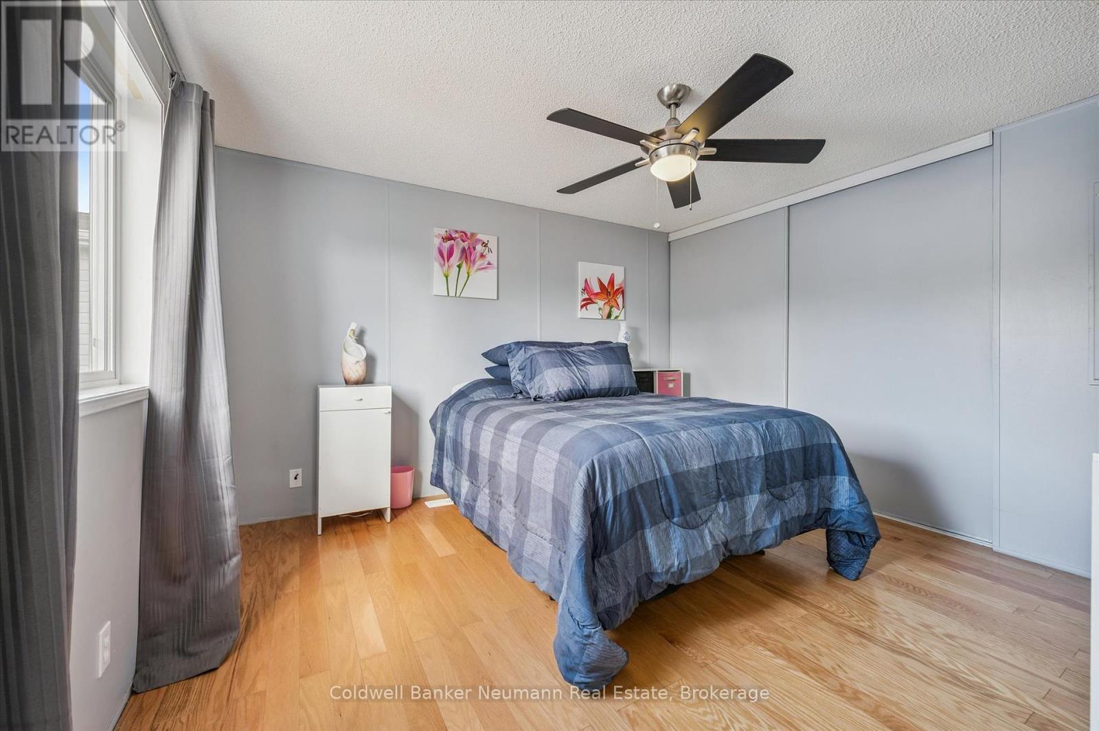 5 Walnut Way, Puslinch, ON - Indoor Photo Showing Bedroom