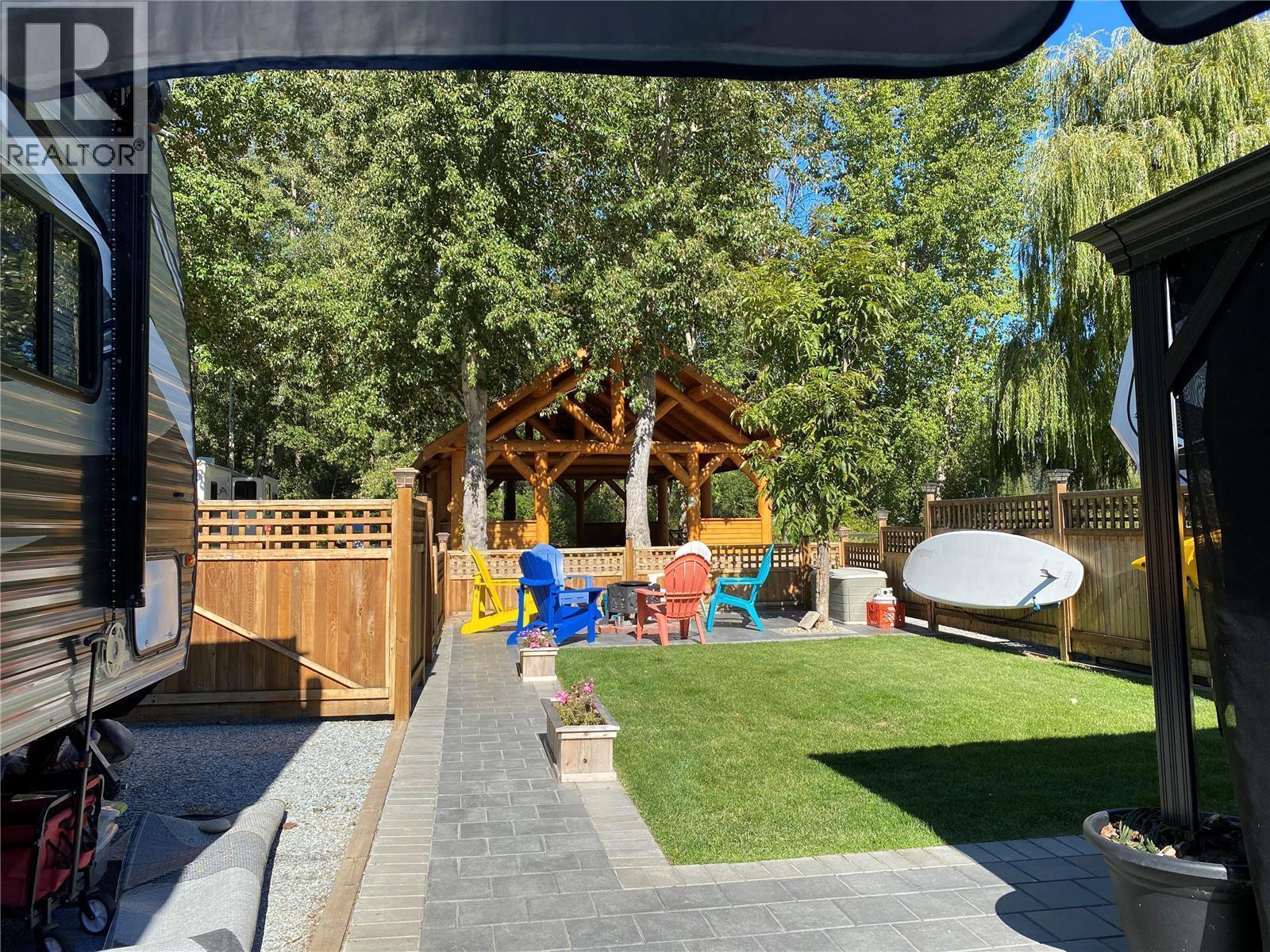 55 Cottonwood Drive N, Lee Creek, BC