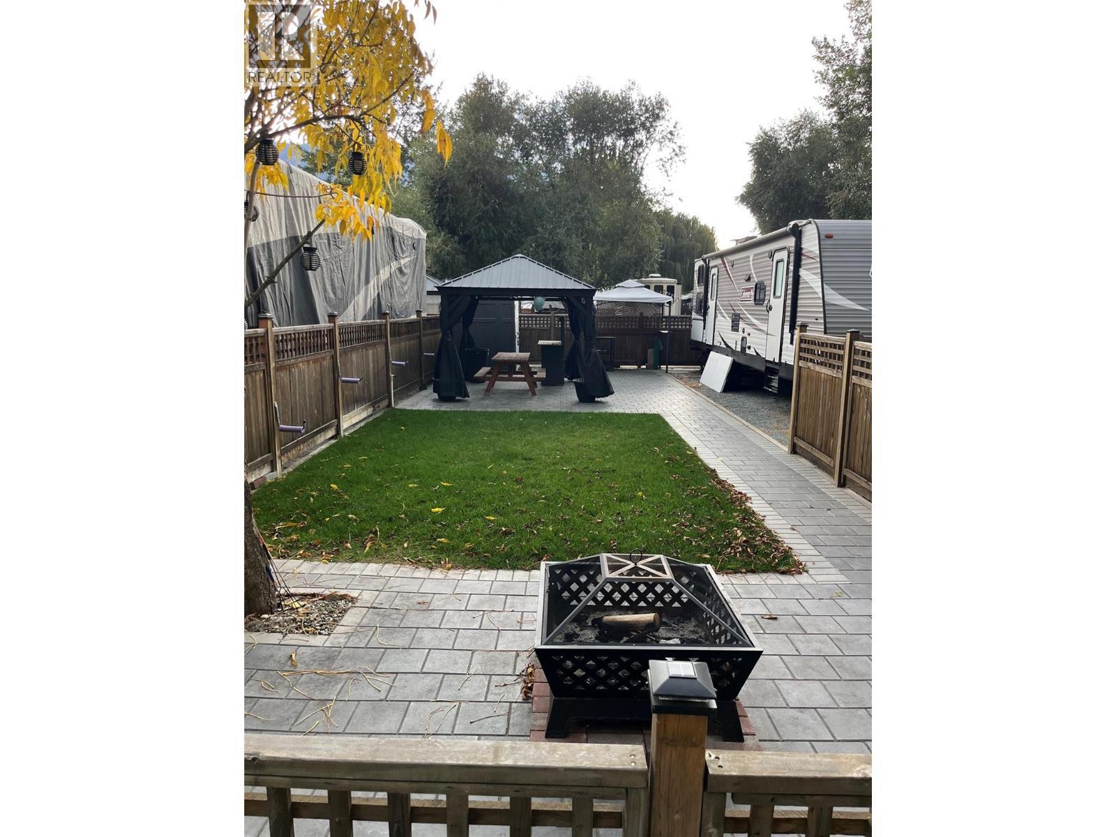 55 Cottonwood Drive N, Lee Creek, BC