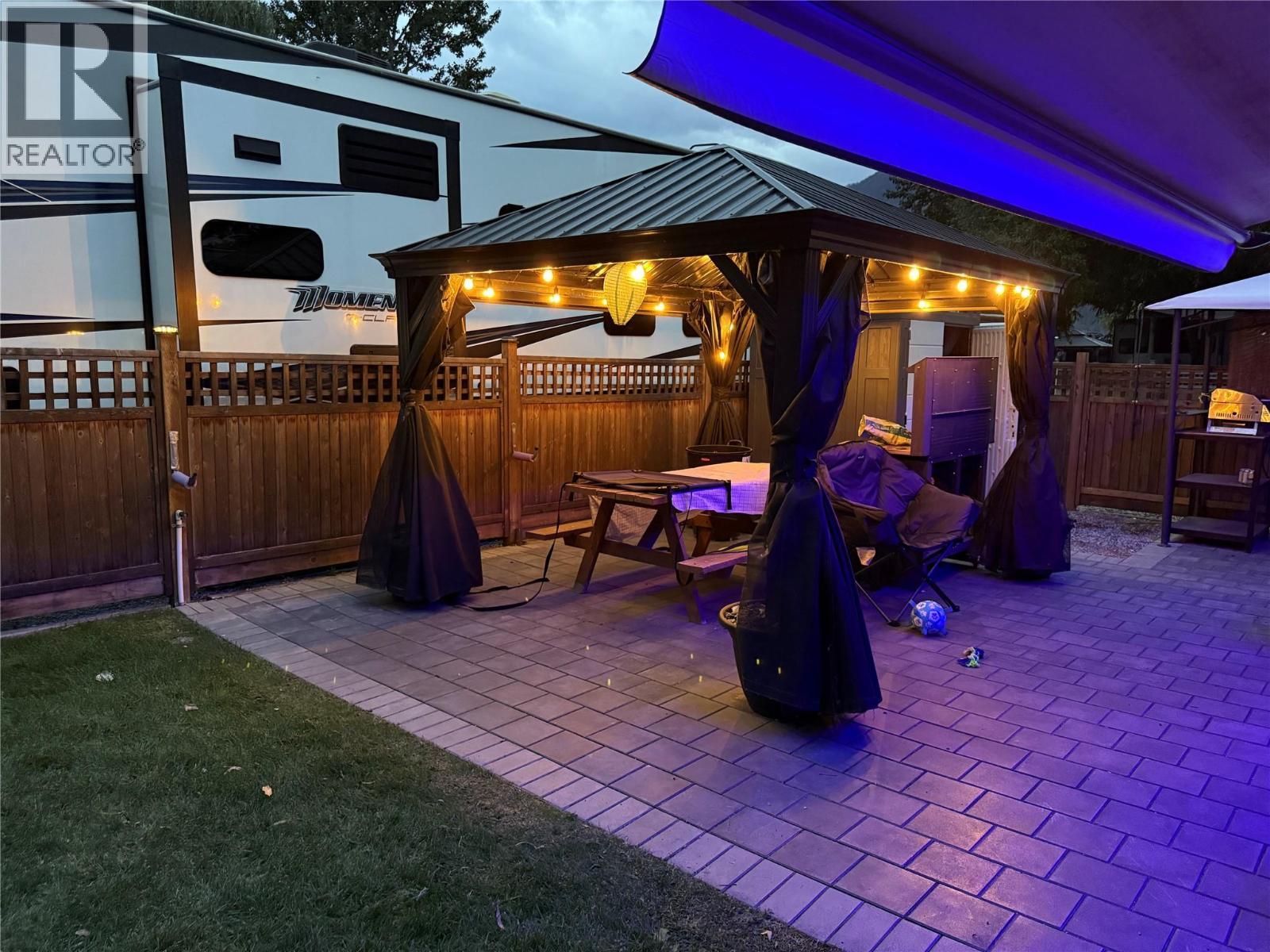 55 Cottonwood Drive N, Lee Creek, BC