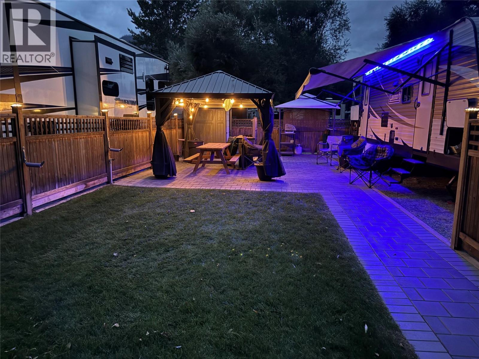 55 Cottonwood Drive N, Lee Creek, BC