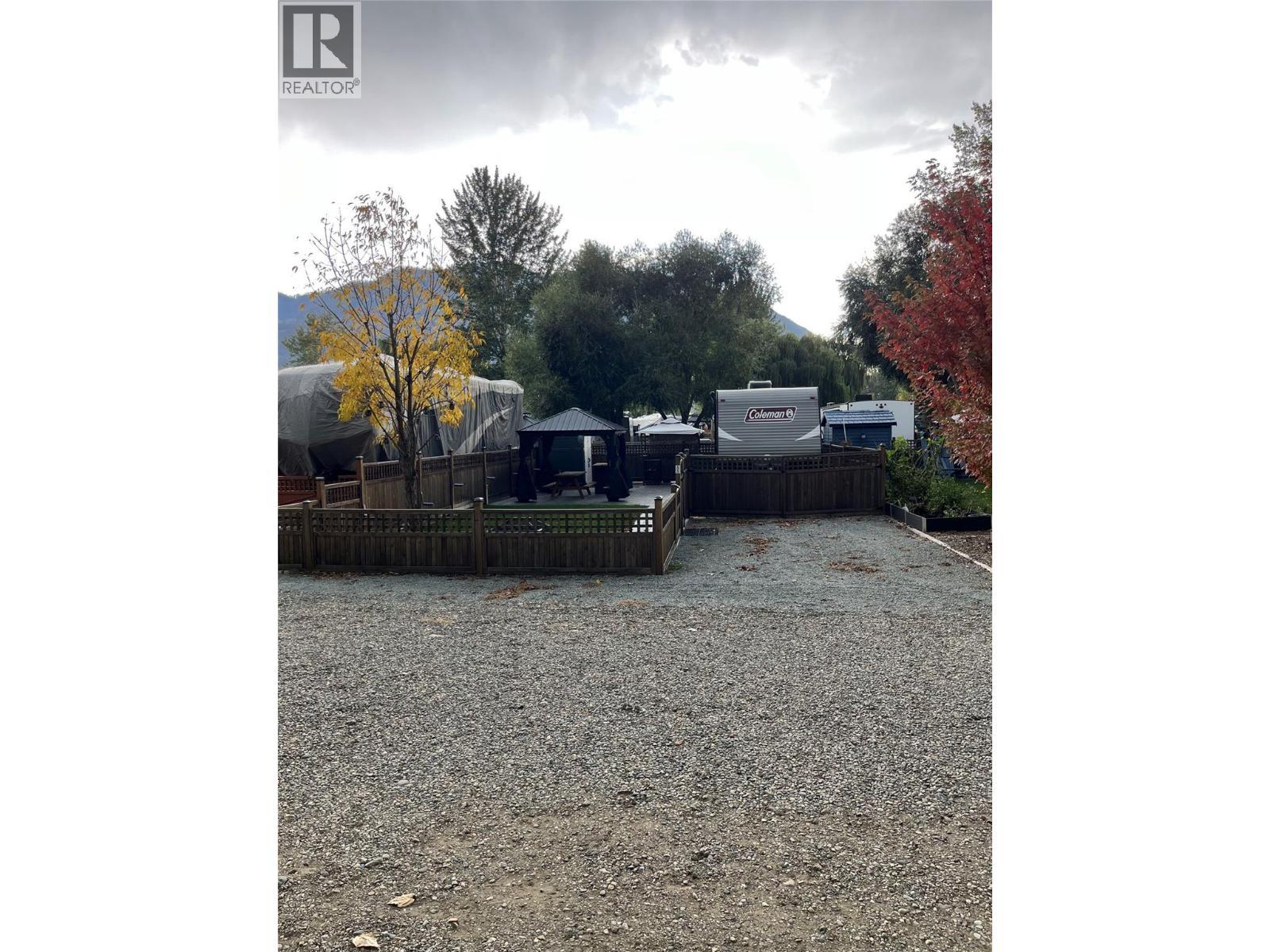 55 Cottonwood Drive N, Lee Creek, BC