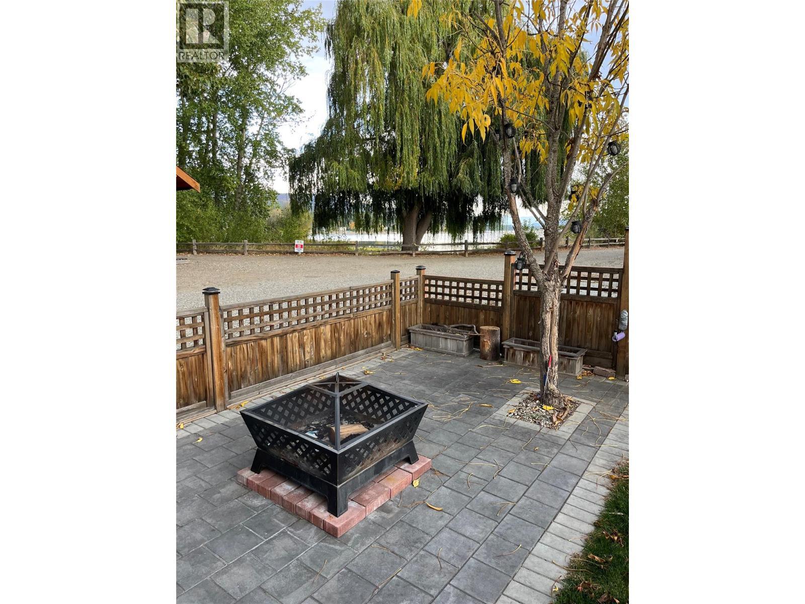 55 Cottonwood Drive N, Lee Creek, BC