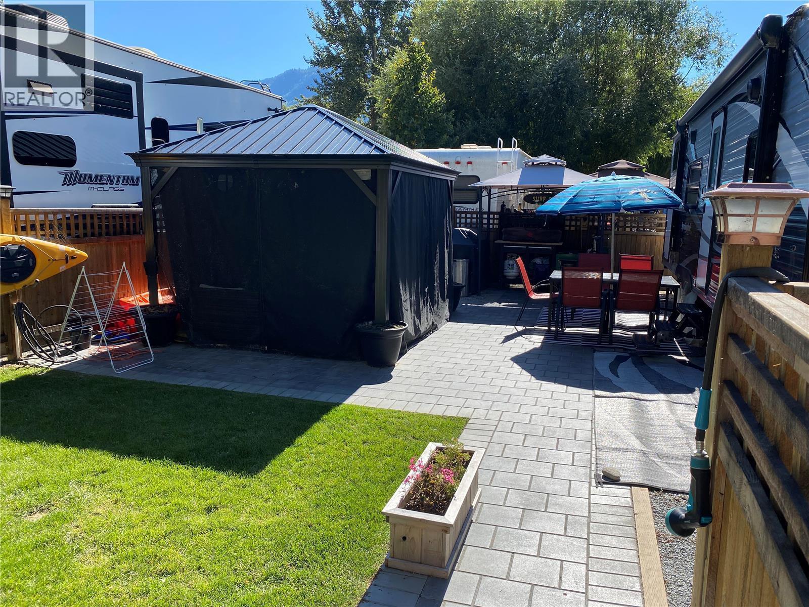 55 Cottonwood Drive N, Lee Creek, BC