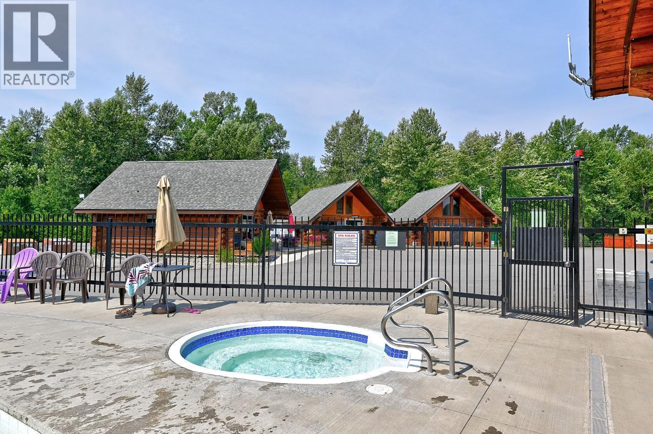 55 Cottonwood Drive N, Lee Creek, BC