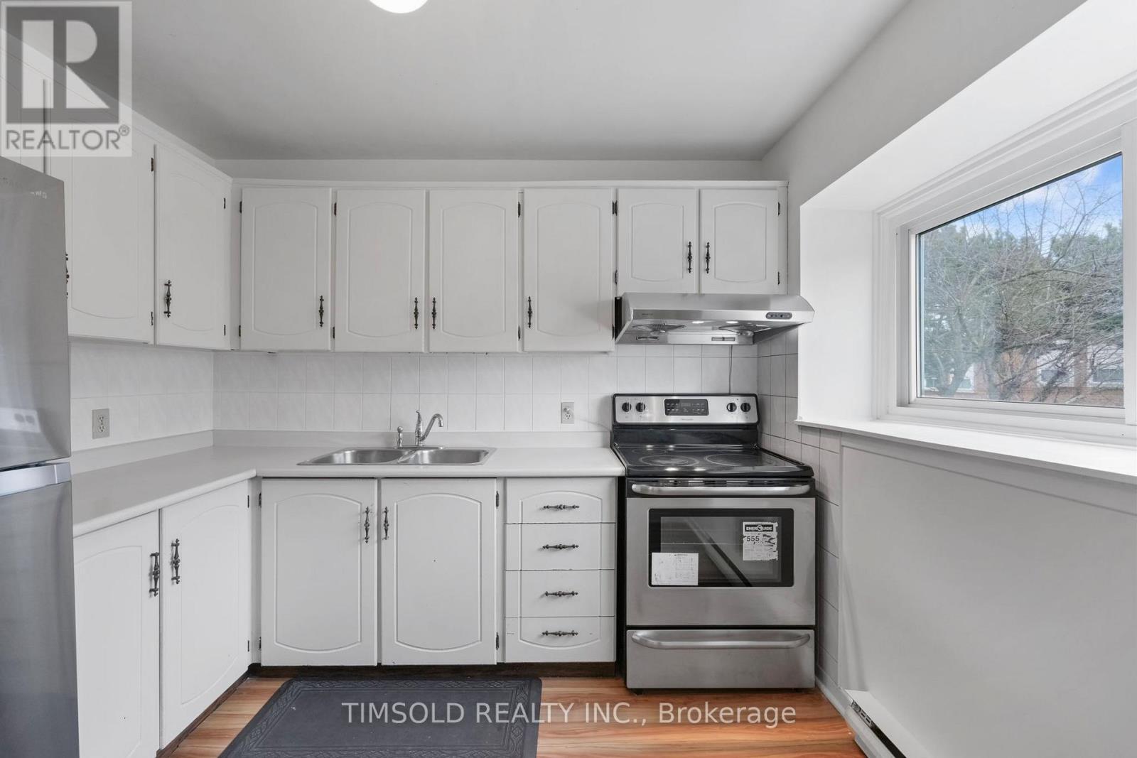 3 - 170 Wickson Trail, Toronto, ON - Indoor Photo Showing Kitchen With Double Sink