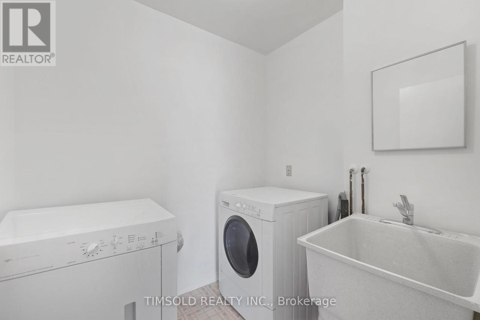 3 - 170 Wickson Trail, Toronto, ON - Indoor Photo Showing Laundry Room