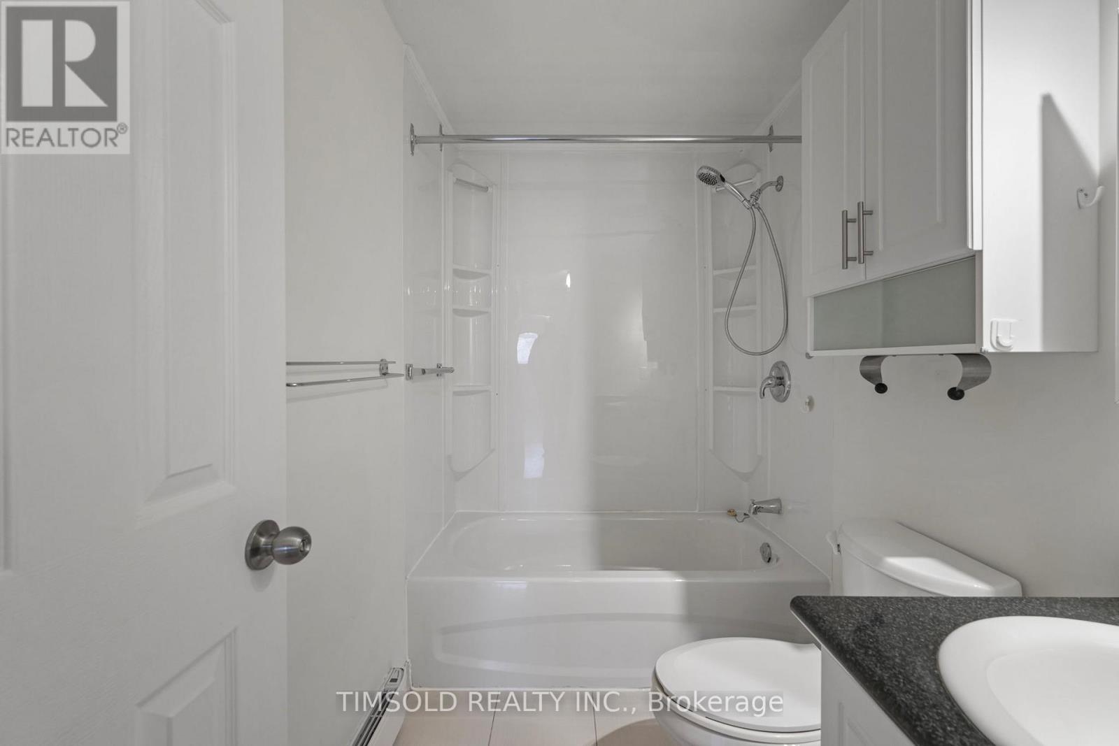 3 - 170 Wickson Trail, Toronto, ON - Indoor Photo Showing Bathroom