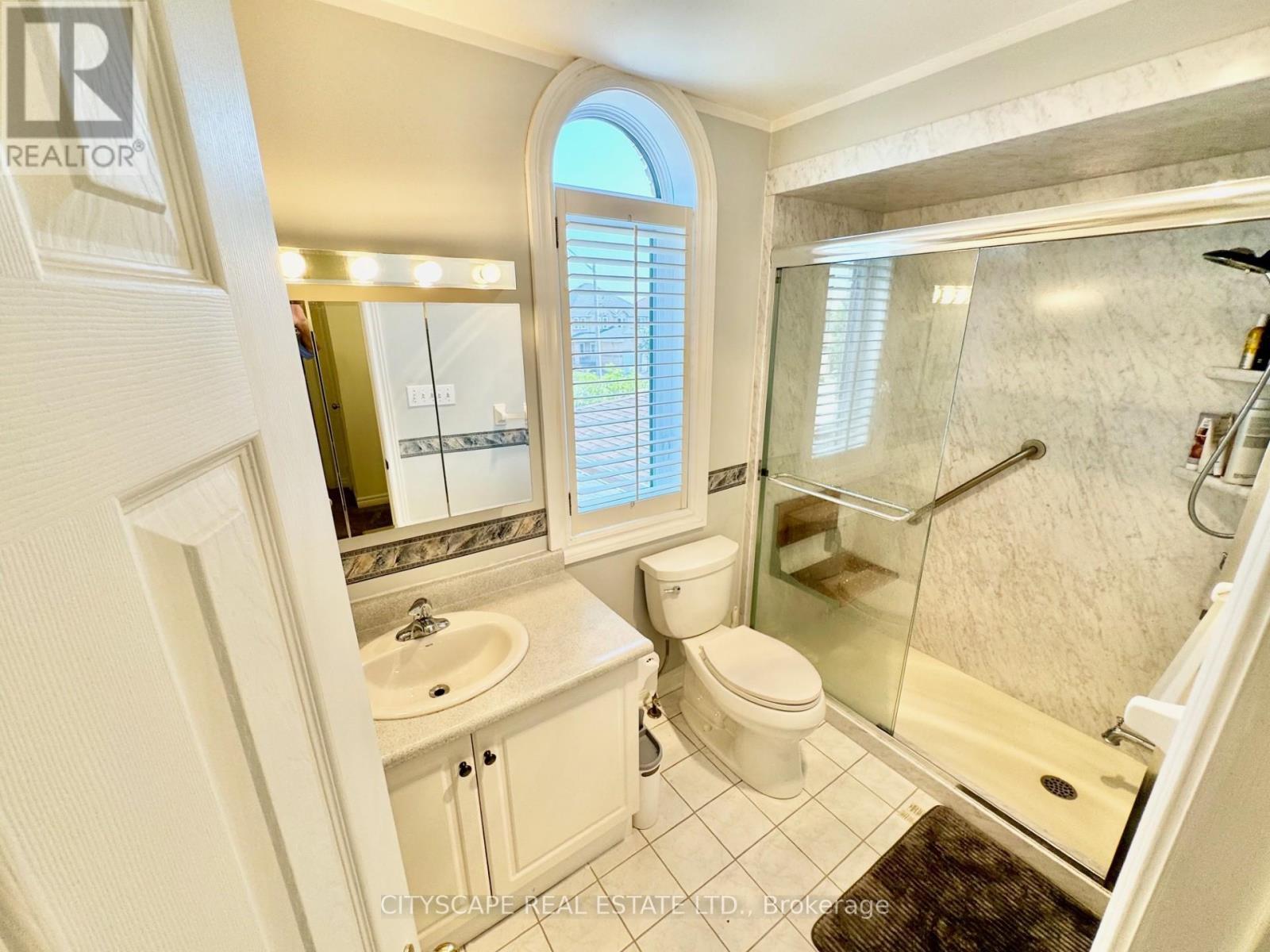 533 Leatherleaf Drive, Mississauga, ON - Indoor Photo Showing Bathroom