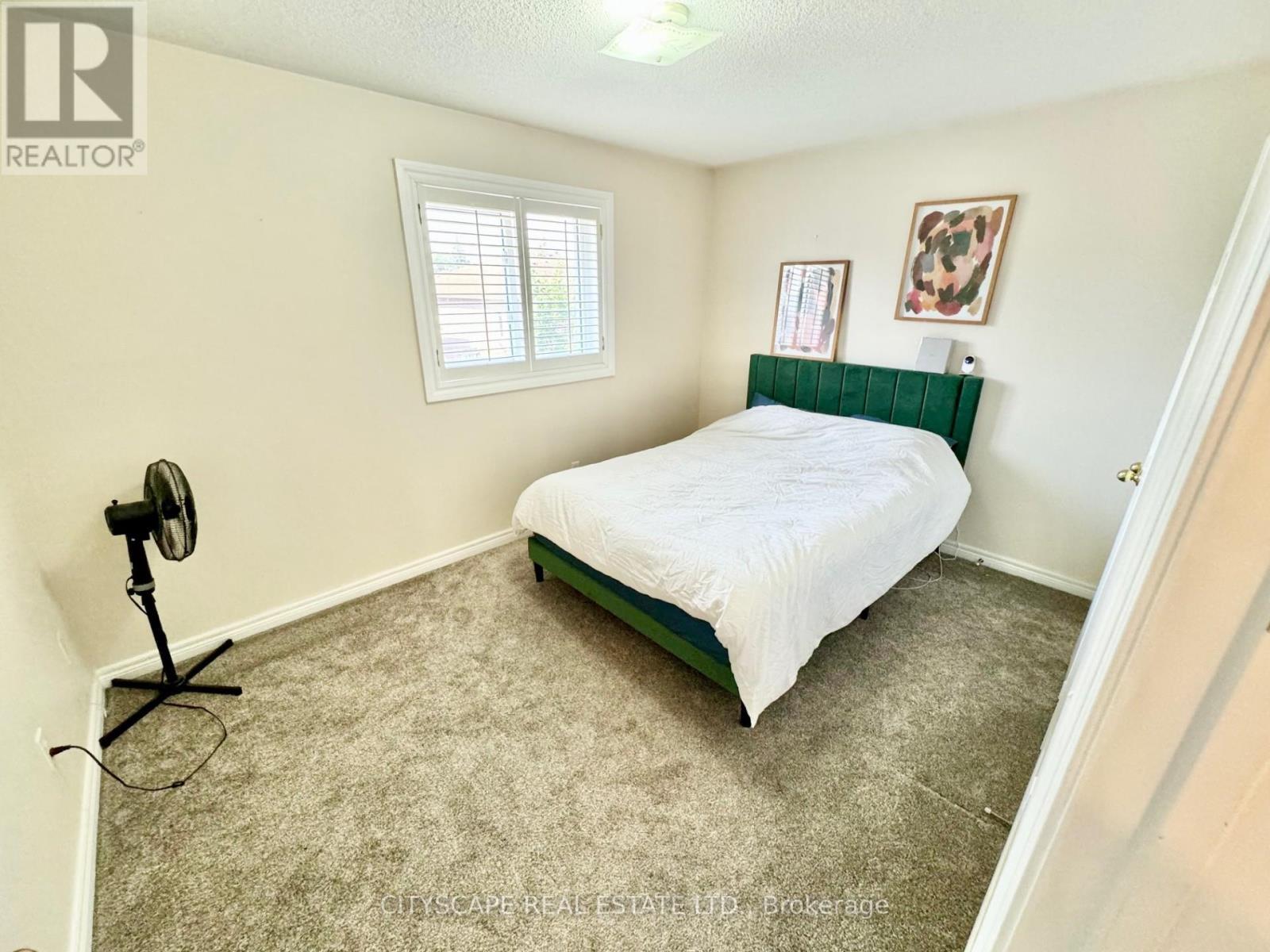 533 Leatherleaf Drive, Mississauga, ON - Indoor Photo Showing Bedroom