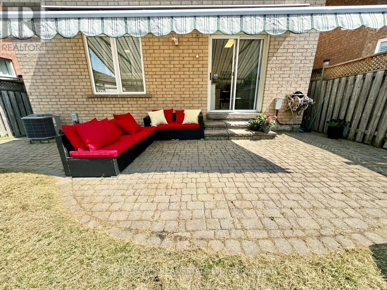 533 Leatherleaf Drive, Mississauga, ON - Outdoor With Exterior