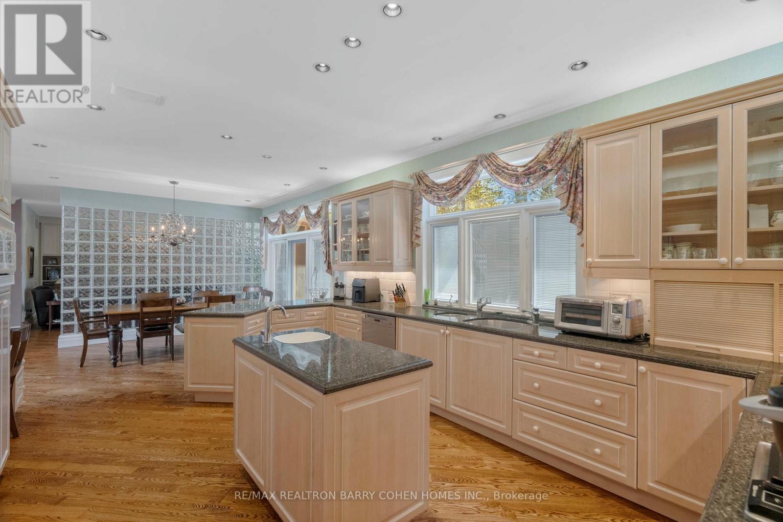 19 Vernham Avenue, Toronto, ON - Indoor