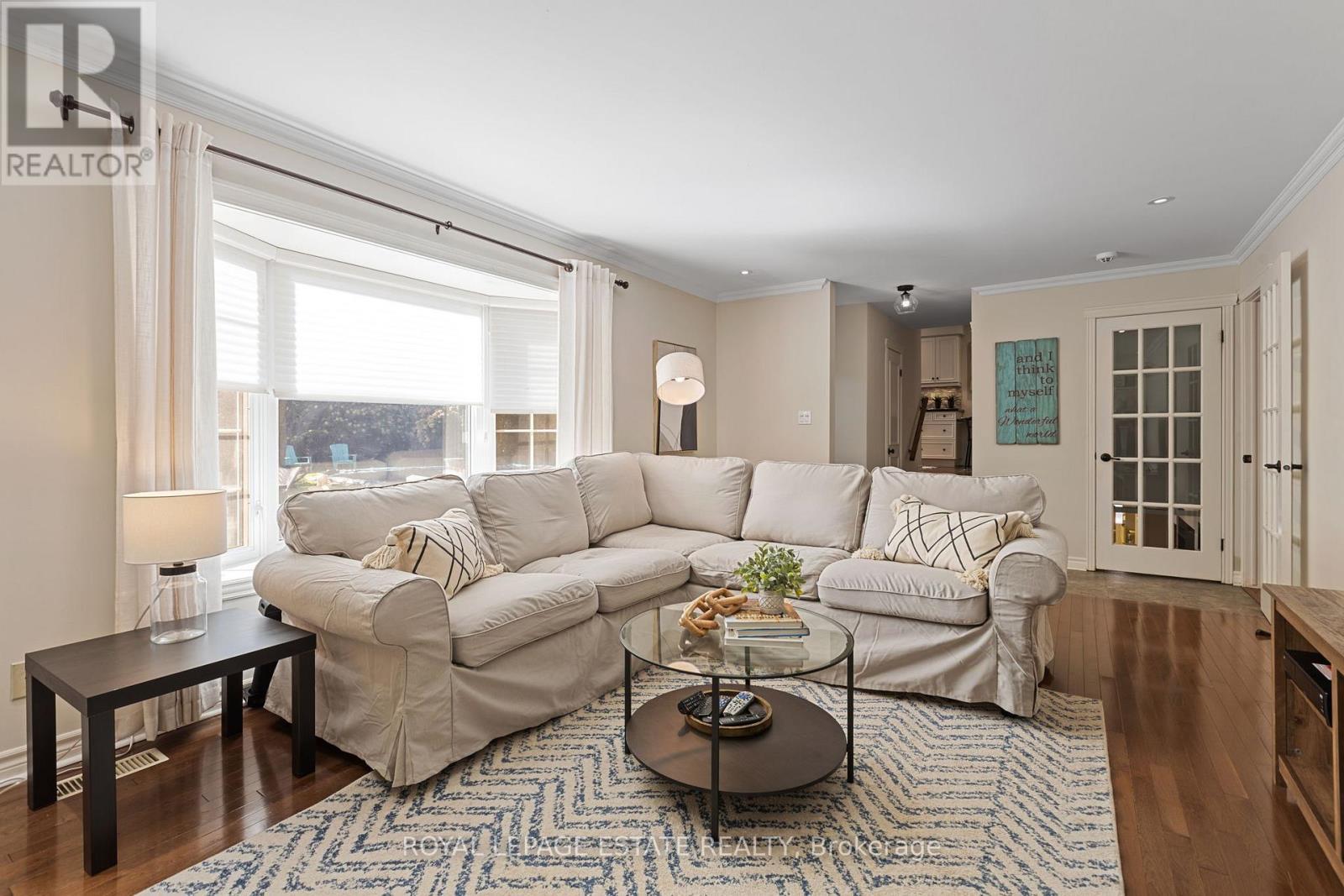 4231 Dunvegan Road, Burlington, ON - Indoor Photo Showing Living Room