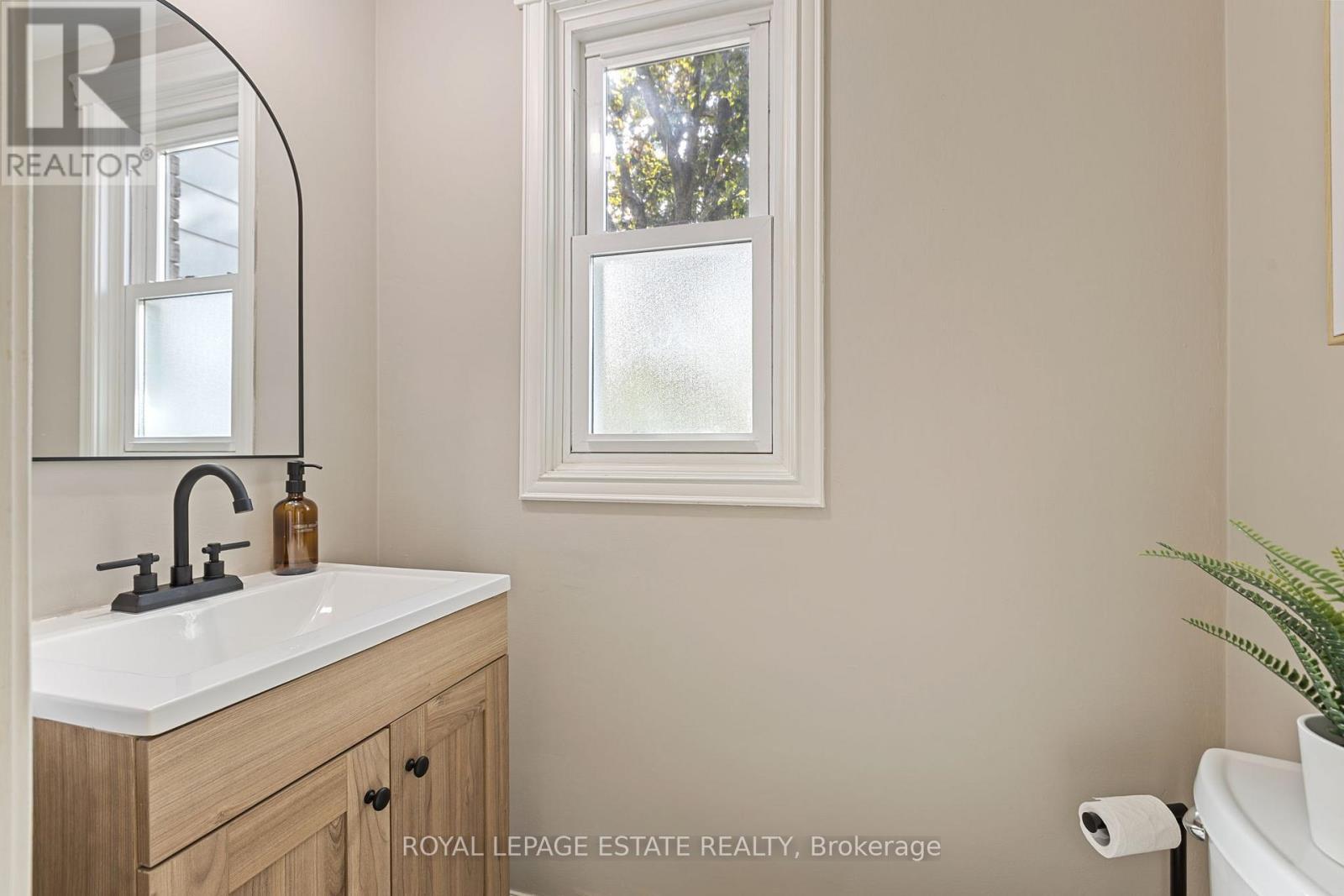 4231 Dunvegan Road, Burlington, ON - Indoor Photo Showing Bathroom