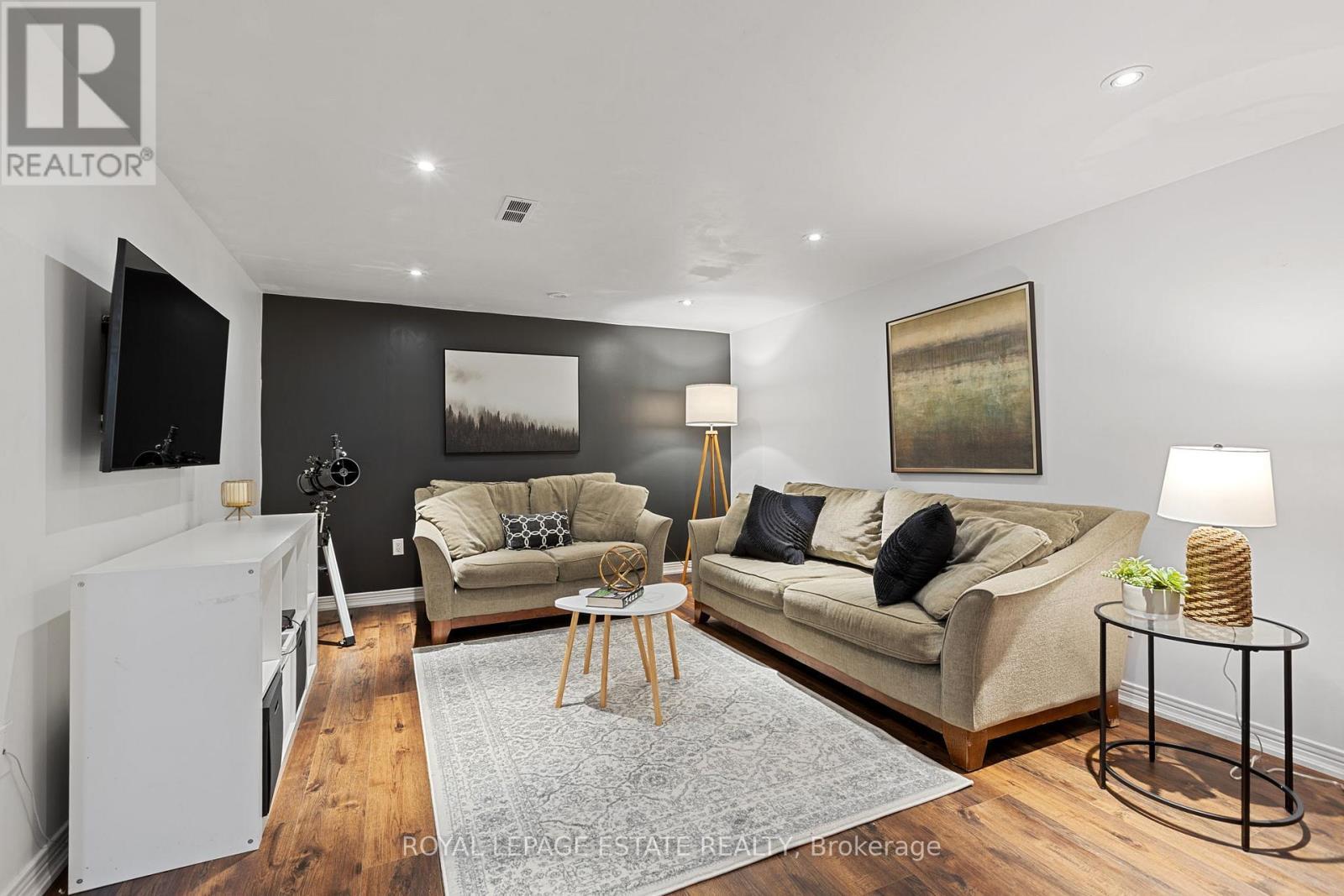 4231 Dunvegan Road, Burlington, ON - Indoor Photo Showing Living Room