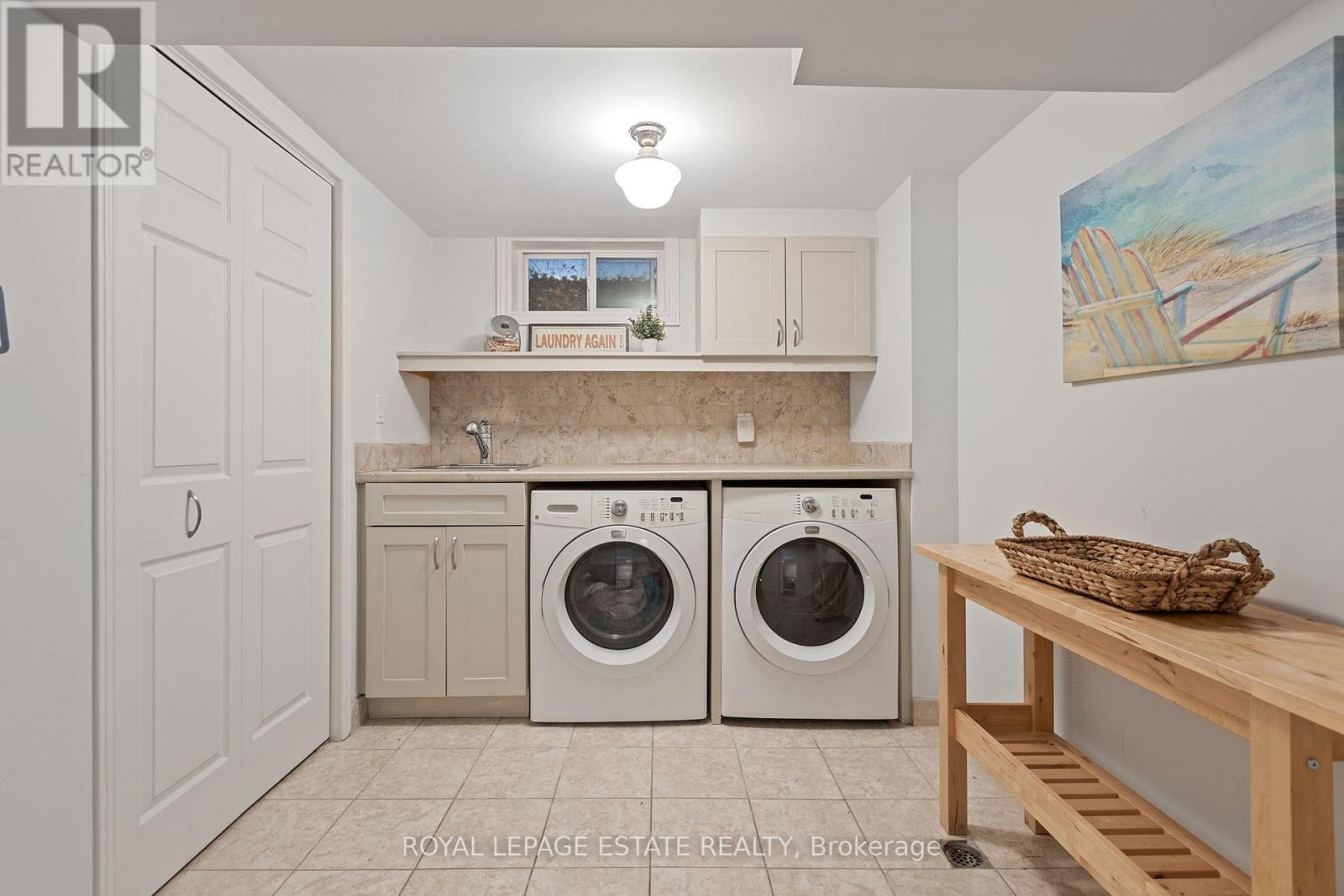 4231 Dunvegan Road, Burlington, ON - Indoor Photo Showing Laundry Room