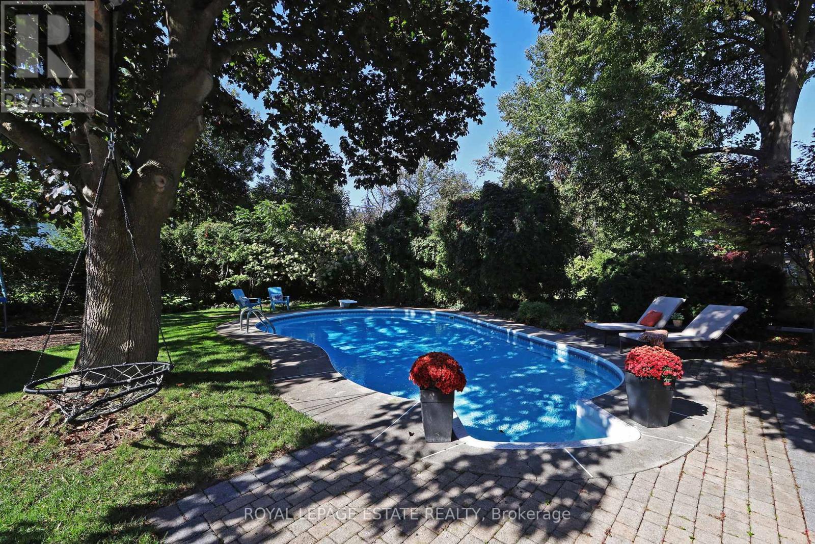 4231 Dunvegan Road, Burlington, ON - Outdoor