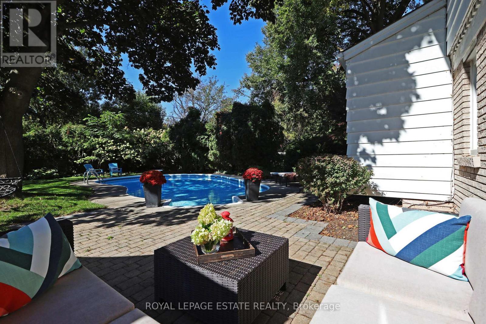 4231 Dunvegan Road, Burlington, ON - Outdoor