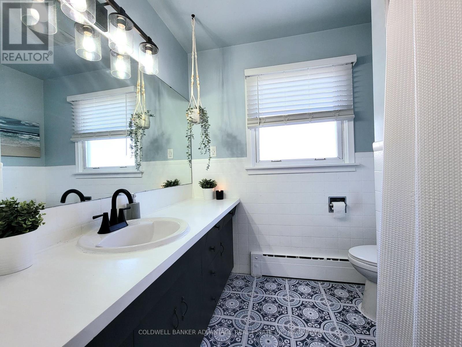 Updated Main Floor Bathroom Four Piece - 280 Clarke Street, Port Colborne (Killaly East), ON - Indoor Photo Showing Bathroom
