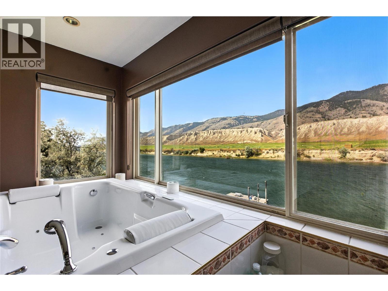 4990 Kipp Road, Kamloops, BC - Photo Showing Bathroom