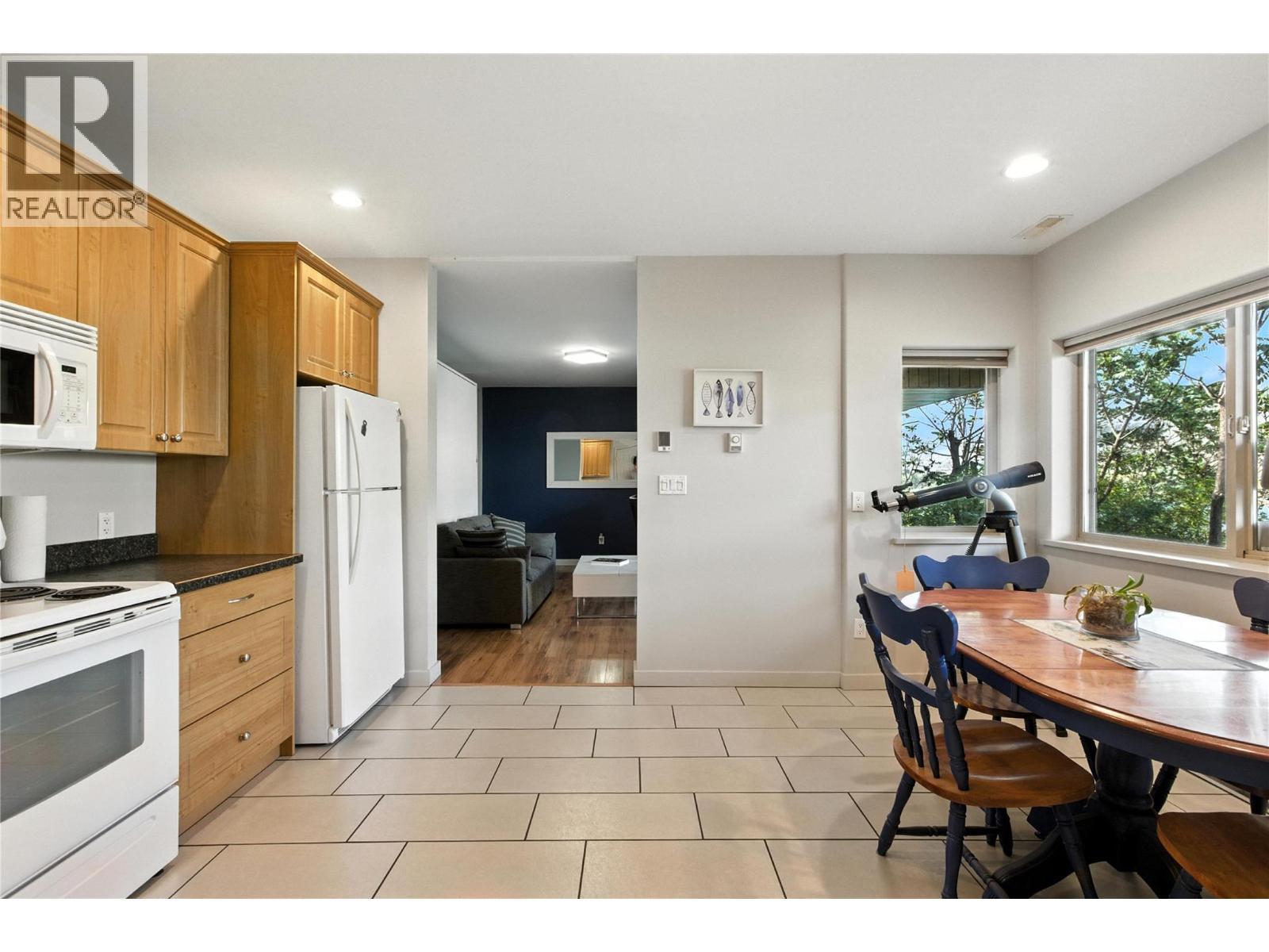 4990 Kipp Road, Kamloops, BC - Indoor Photo Showing Kitchen