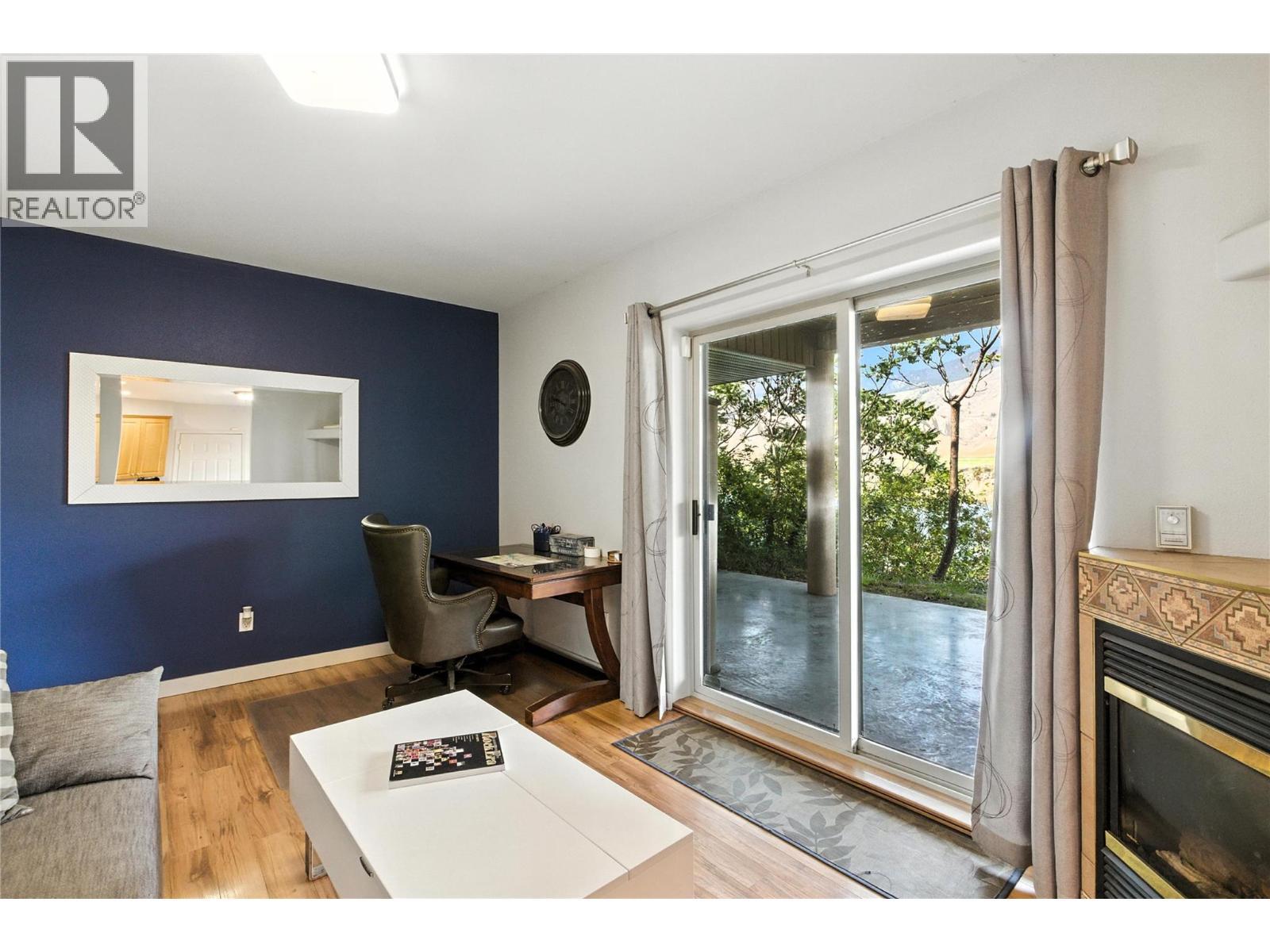4990 Kipp Road, Kamloops, BC - Indoor Photo Showing Living Room With Fireplace