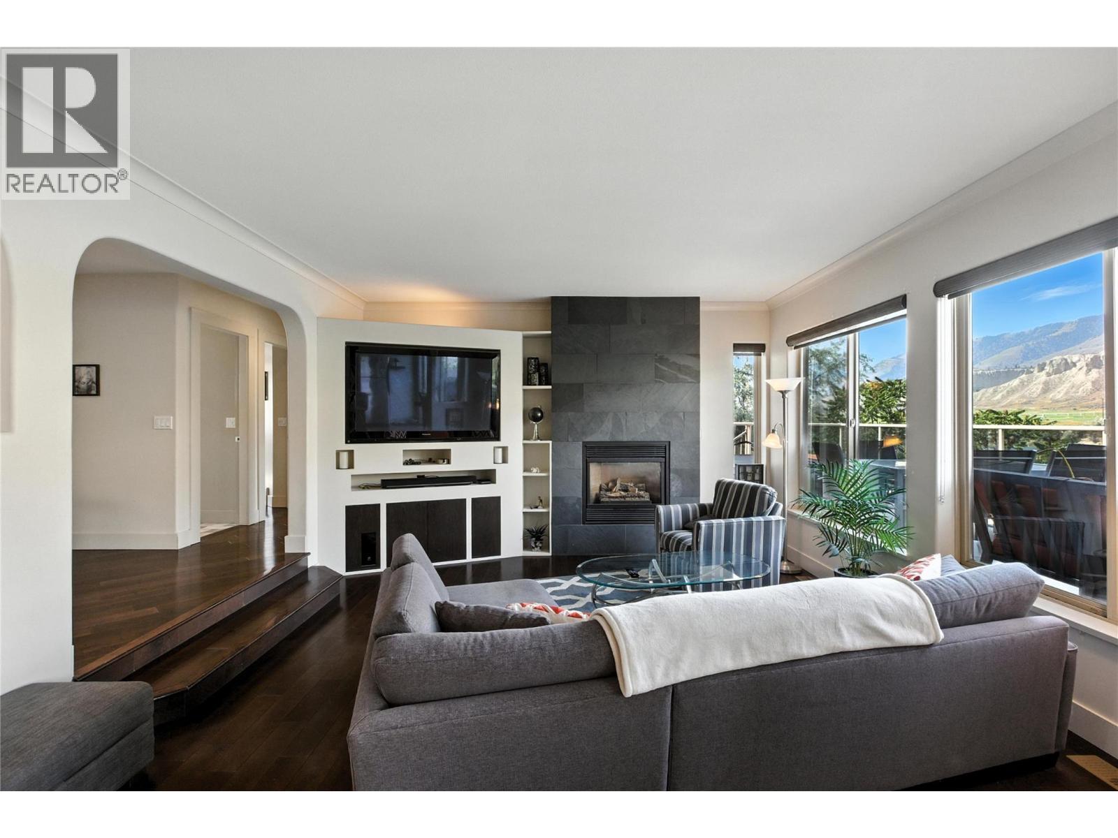 4990 Kipp Road, Kamloops, BC - Indoor Photo Showing Living Room With Fireplace