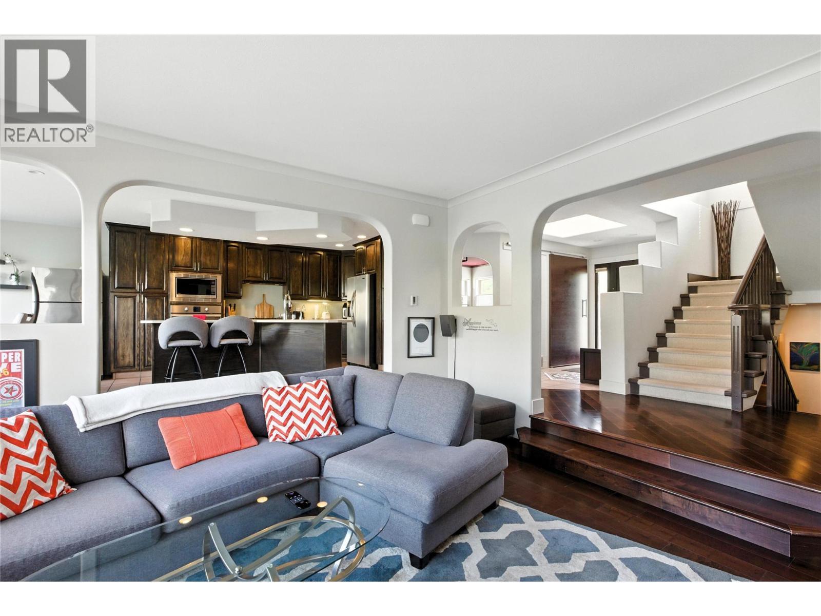 4990 Kipp Road, Kamloops, BC - Indoor Photo Showing Living Room
