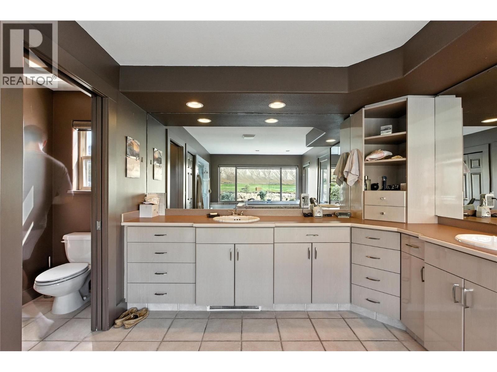 4990 Kipp Road, Kamloops, BC - Indoor Photo Showing Bathroom