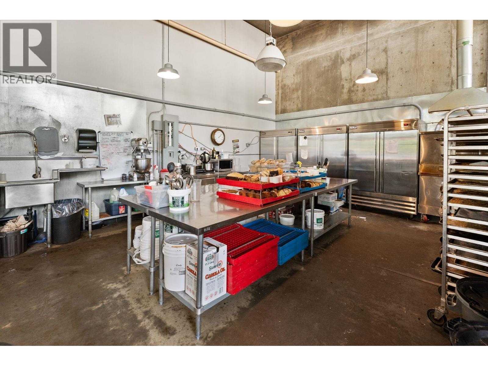 1615 Dickson Avenue Unit# 100, Kelowna, BC